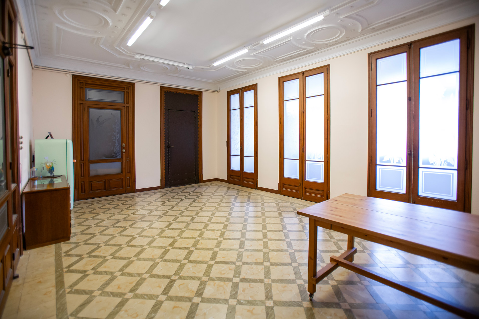 vista panorámica de la sala para talleres en Barcelona